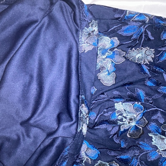 White House Black Market Sheath Dress Fully Embroidered Floral Navy Blue 14 NWT - Picture 13 of 14